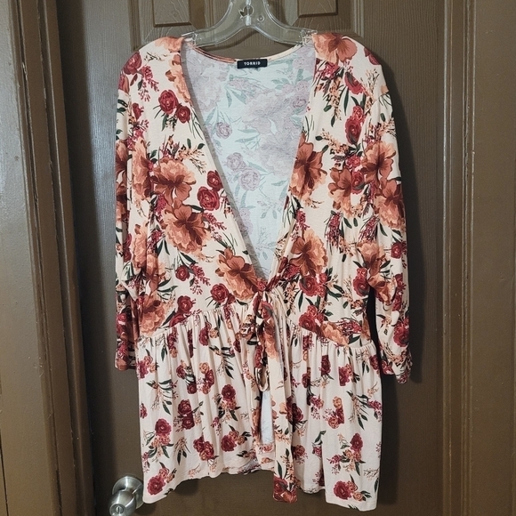 + Torrid peach floral tie front jersey knit baby doll jacket - Picture 2 of 11
